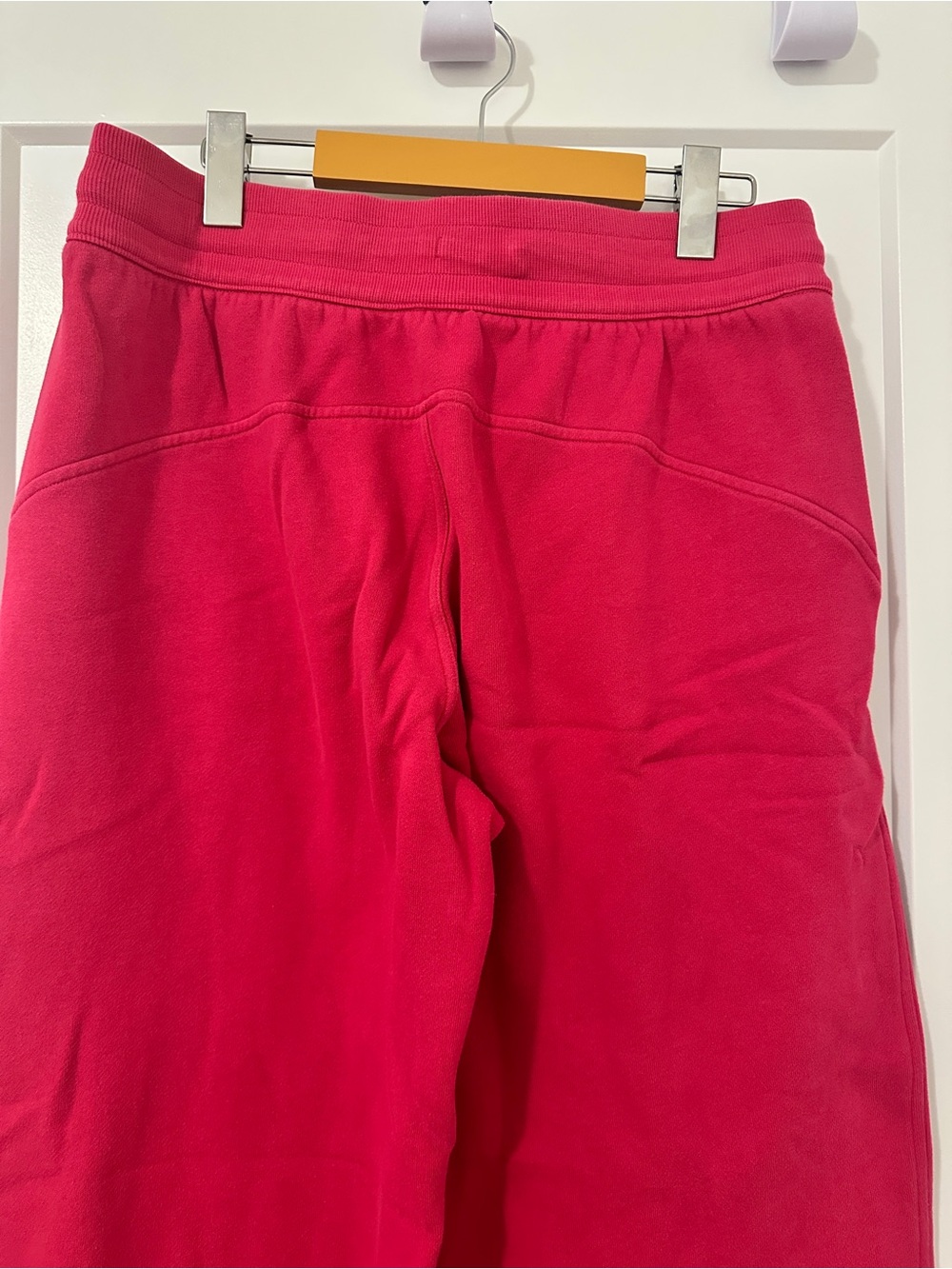 Lululemon Scuba Mid-Rise Wide-Leg Pant in
Passionate Pink Size Large - Picture 9 of 10